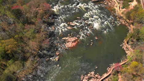 Drohnenaufnahmen-Eines-Flusses-In-Columbia,-Sc