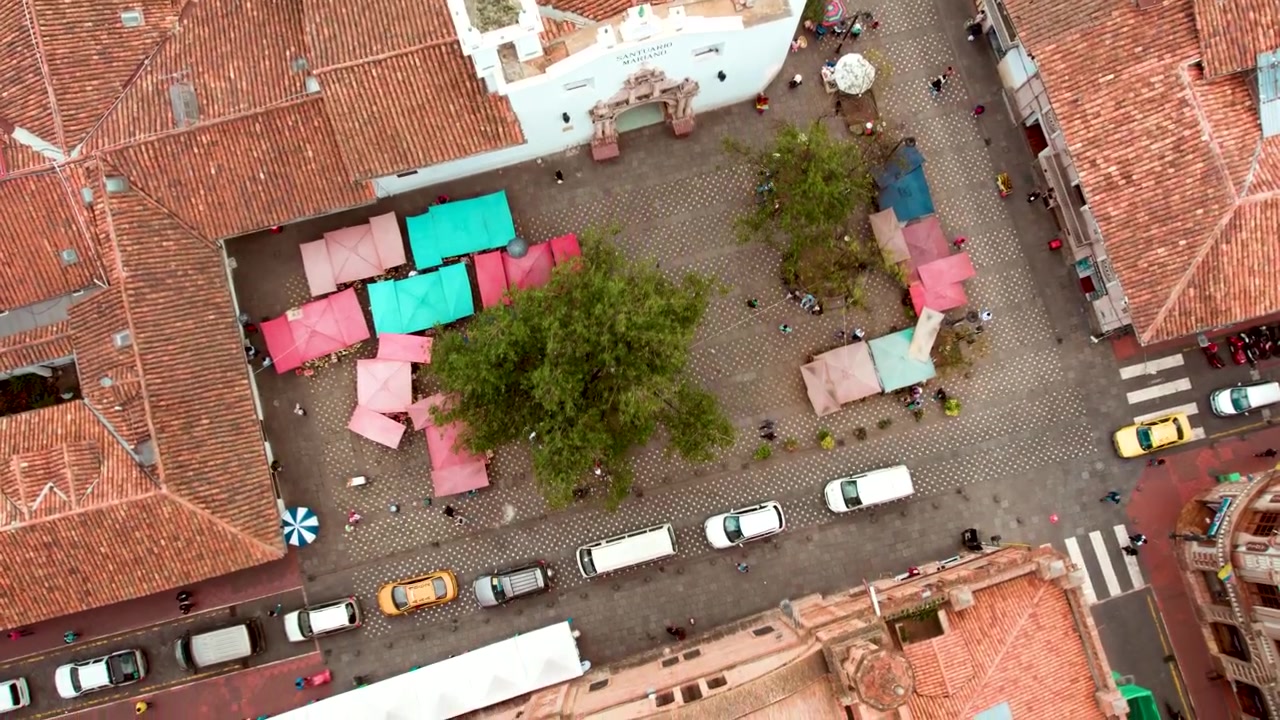 Vista aerea da drone della città di Cuenca, Ecuador