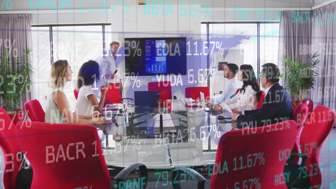 회의에서 다양한 사업가들에 대한 데이터 처리의 애니메이션