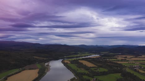 Spektakulärer-Sonnenuntergang-über-Dem-Namsen-Fluss