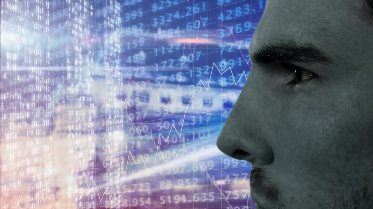 animación de primer plano del hombre caucásico sobre el procesamiento de datos de mercadotecnia de acciones contra un fondo azul