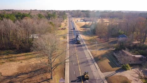 toma aérea repavimentación de carretera asfaltada