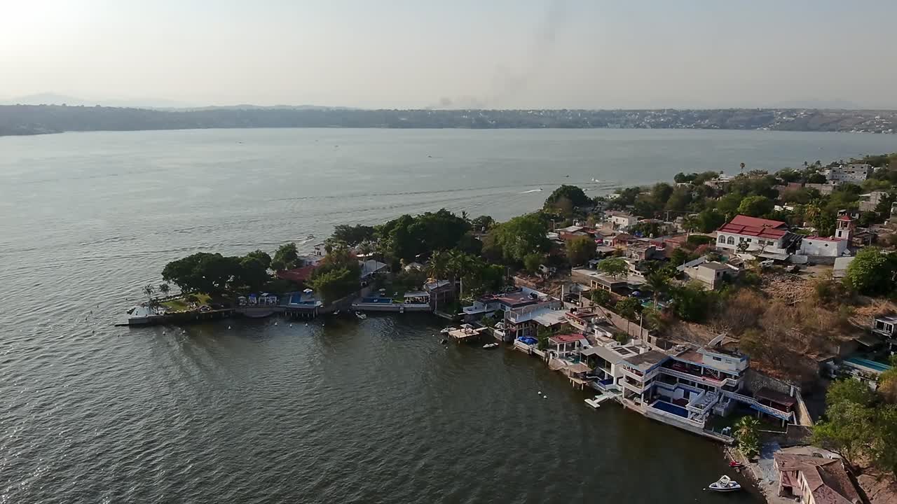 Vista aerea del Lago Tequesquitengo, Morelos, Messico