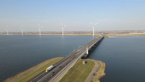 vista aérea del puente basculante ketelbrug ubicado entre ketelmeer e ijsselmeer, países bajos
