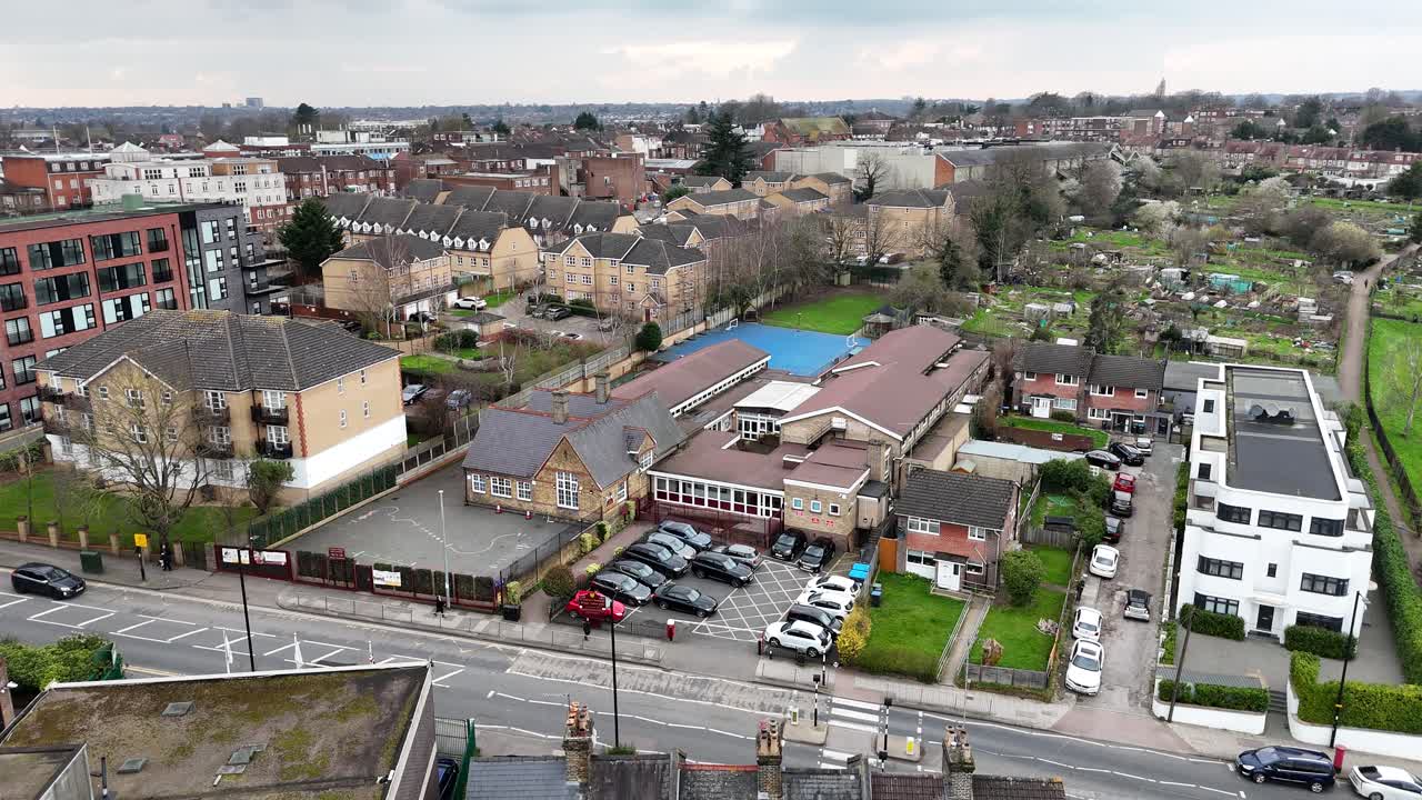 escuela primaria de st. andrews southgate, avión no tripulado, desde el aire
