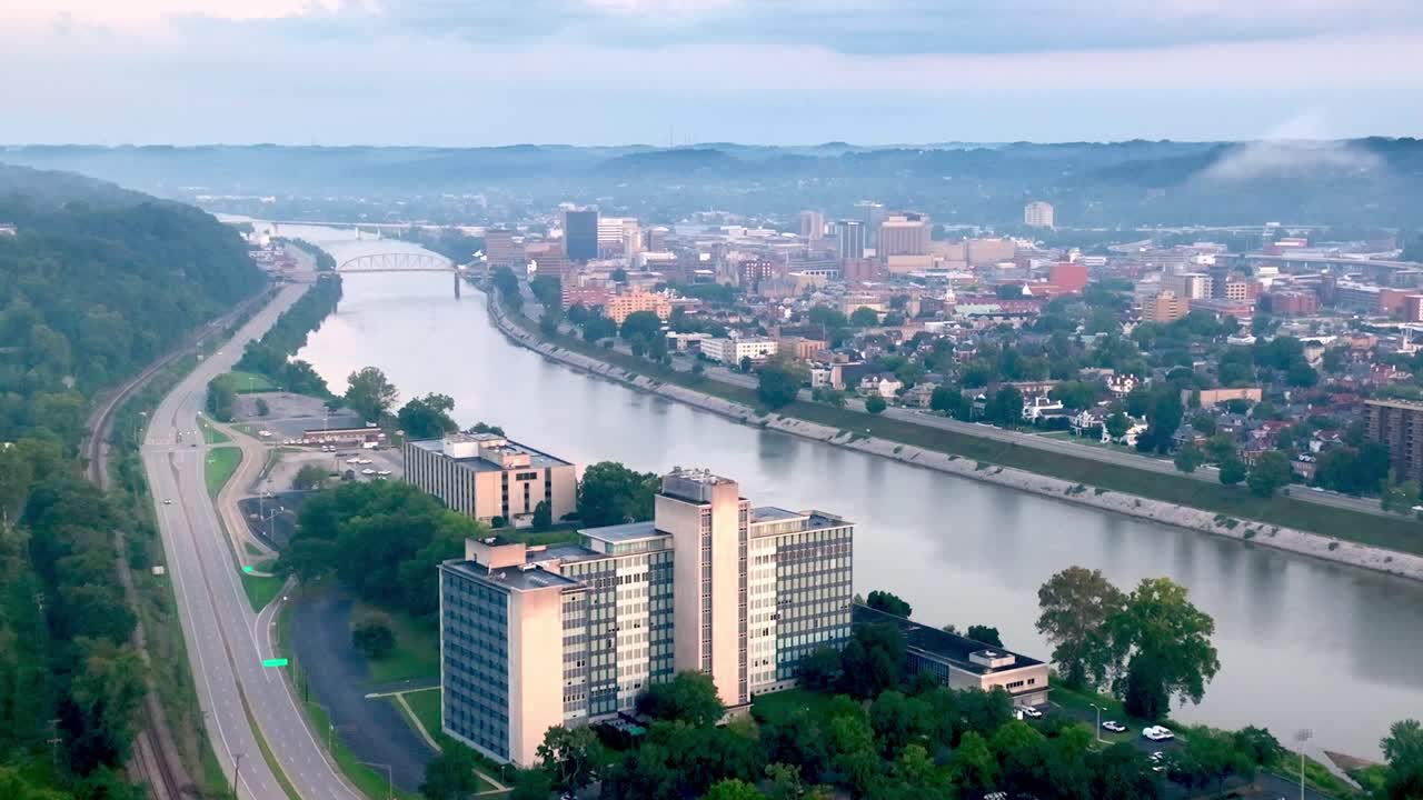 charleston virginia occidental empuje aéreo a través del río kanawha