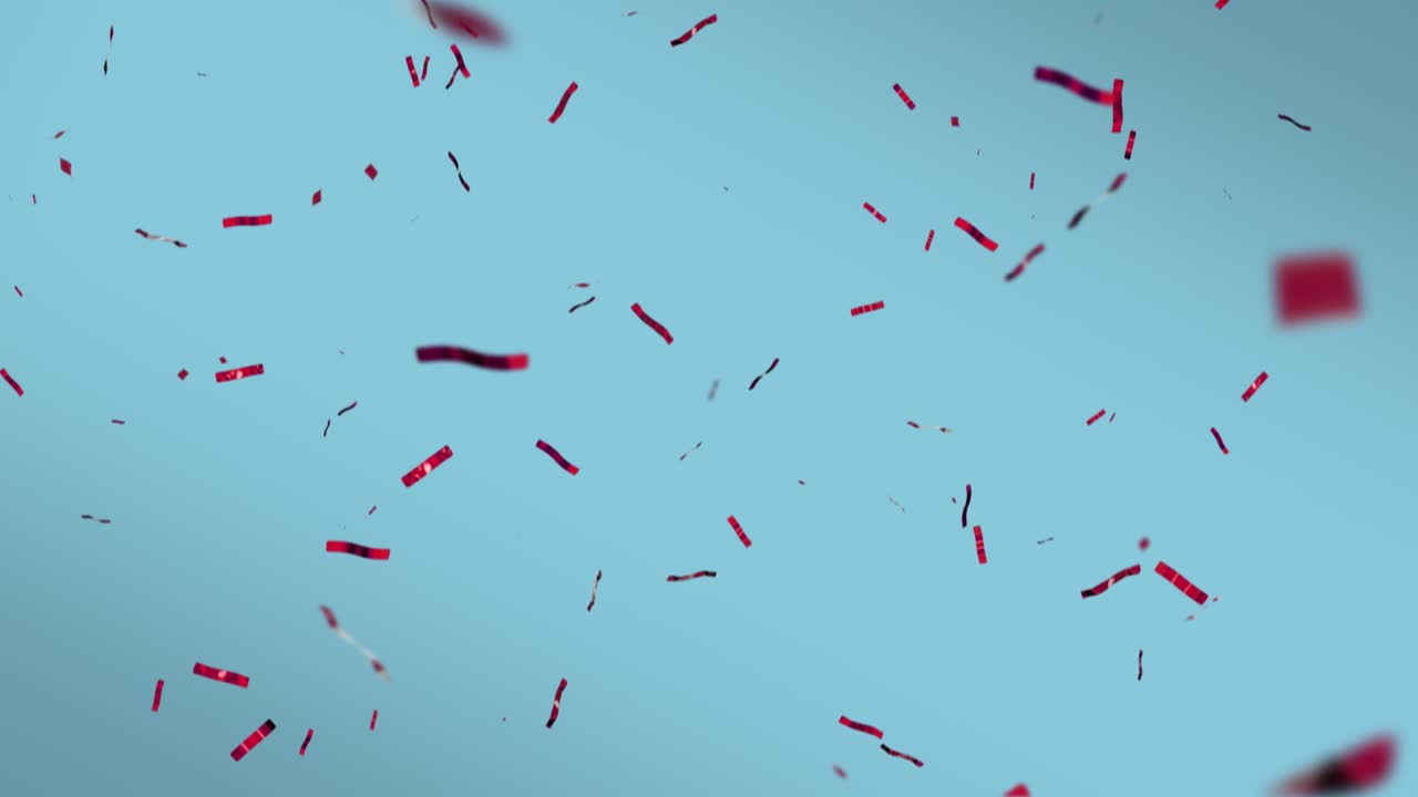 느린 모션, 원활한 루프, 녹색 스크린의 파란 바탕에 은 콘테 폭발, 다채로운 리본이 날아다니는 개념, 파티, 생일, 놀라움, 초대