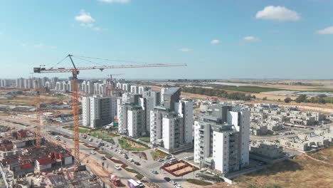 Nuevos-Barrios-Desde-La-Vista-De-Las-Grúas-En-El-Distrito-Sur-De-La-Ciudad-Netivot