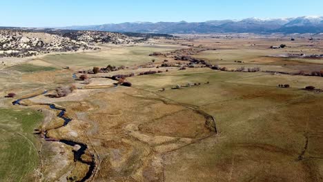 Drone-footage-of-rural-countryside-of-southern-Utah,-USA