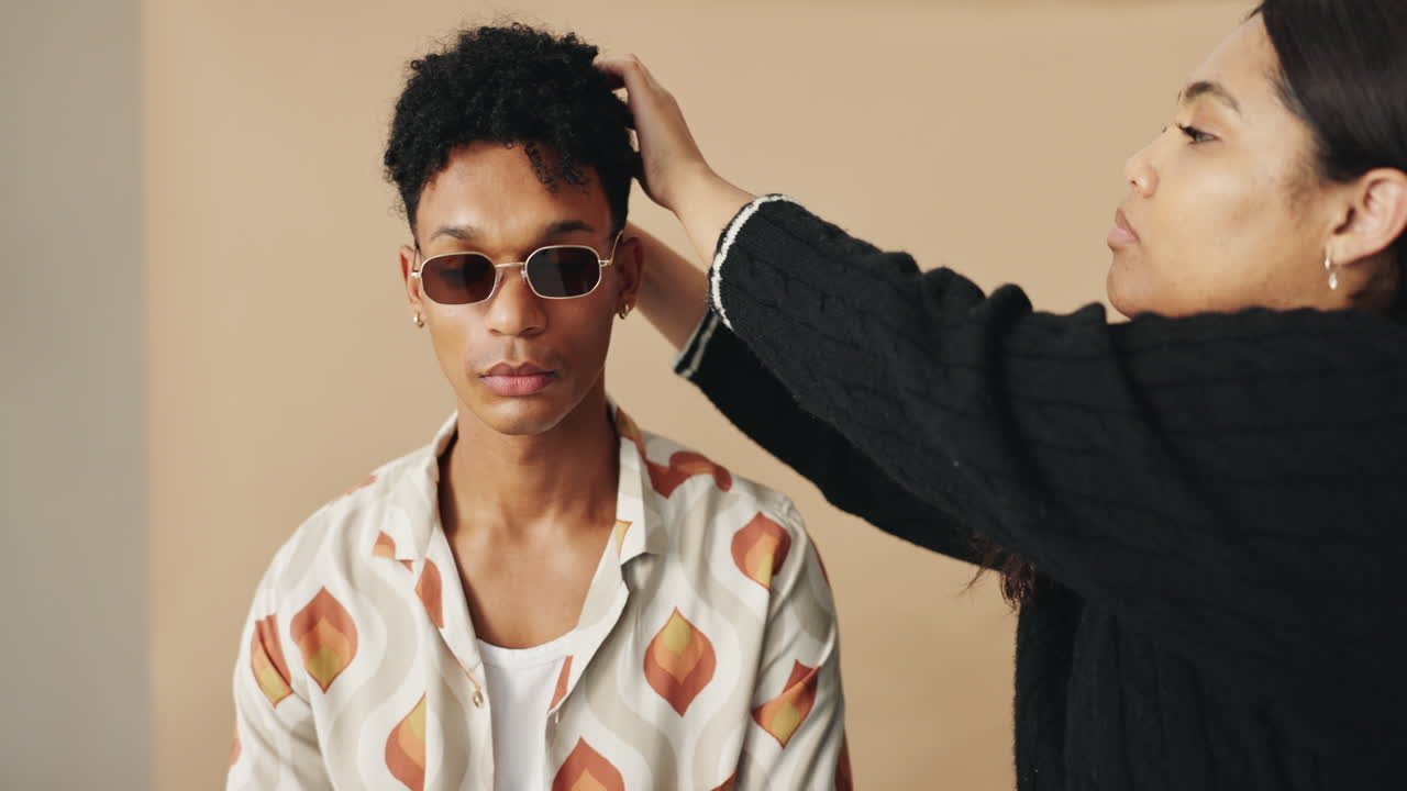 모델 과 스타일리스트 와 함께 패션 사진 촬영