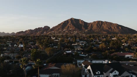 Drone-shot-of-residential-homes-in-Arizona-sitting-beneath-Camelback-Mountain