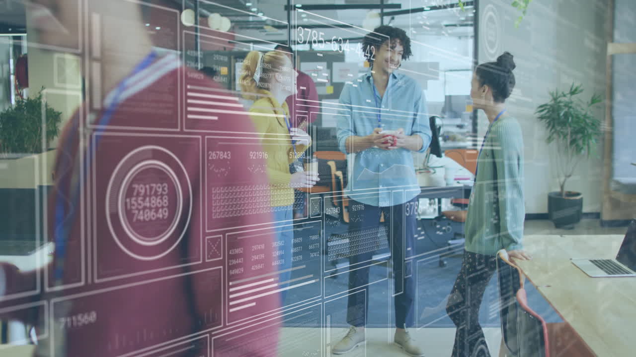 다양한 남녀 동료들이 사무실에서 일을 논의하는 데이터 처리의 애니메이션