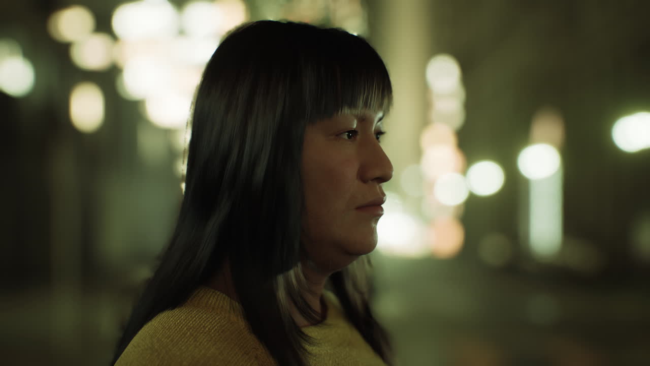 도시에서 멕시코 여성 초상화