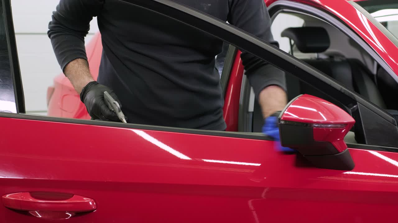 전문적인 자동차 청소. 샤워. 인테리어 세부 사항. 자동차 인테리어를 건조 청소 및 세부 사항; 깊은 좌석 청소; 자동차 세탁에서 거품을 는; 먼지에서 자동차 패널을 청소하는; 진공청소기