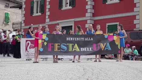 festa dell'uva: a colorful italian festival parade