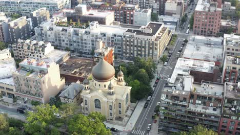 Drohnenaufnahme-Einer-Muslimischen-Moschee-In-Brooklyn,-4K-Luftschwenk-Umlaufbahn