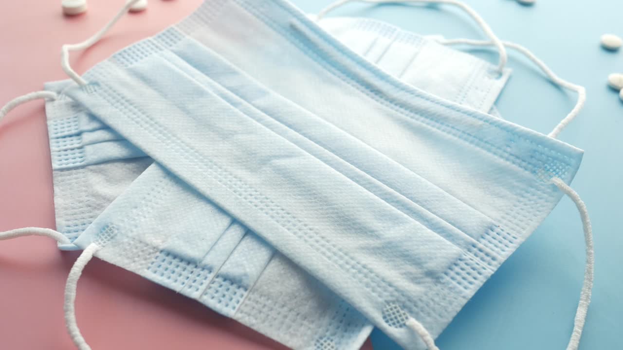 얼굴 마스크와 약