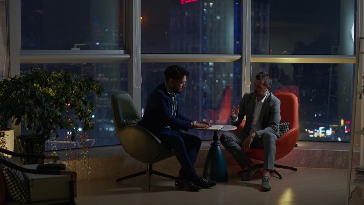 hombres de negocios en reunión