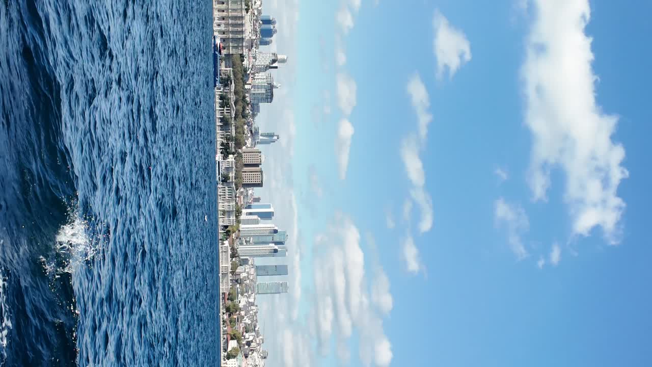 海と都市が出会う場所：自然と都会生活の融合