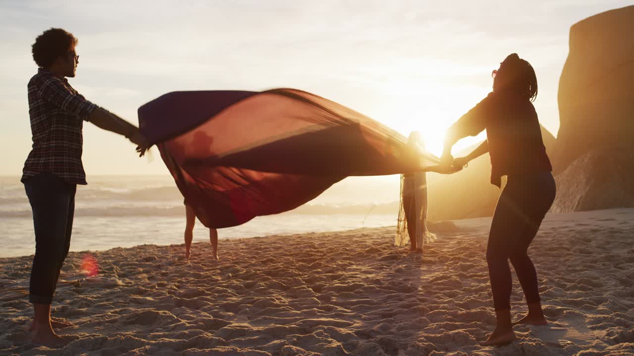 그들의 자리를 준비하는 동안 재미있습니다.