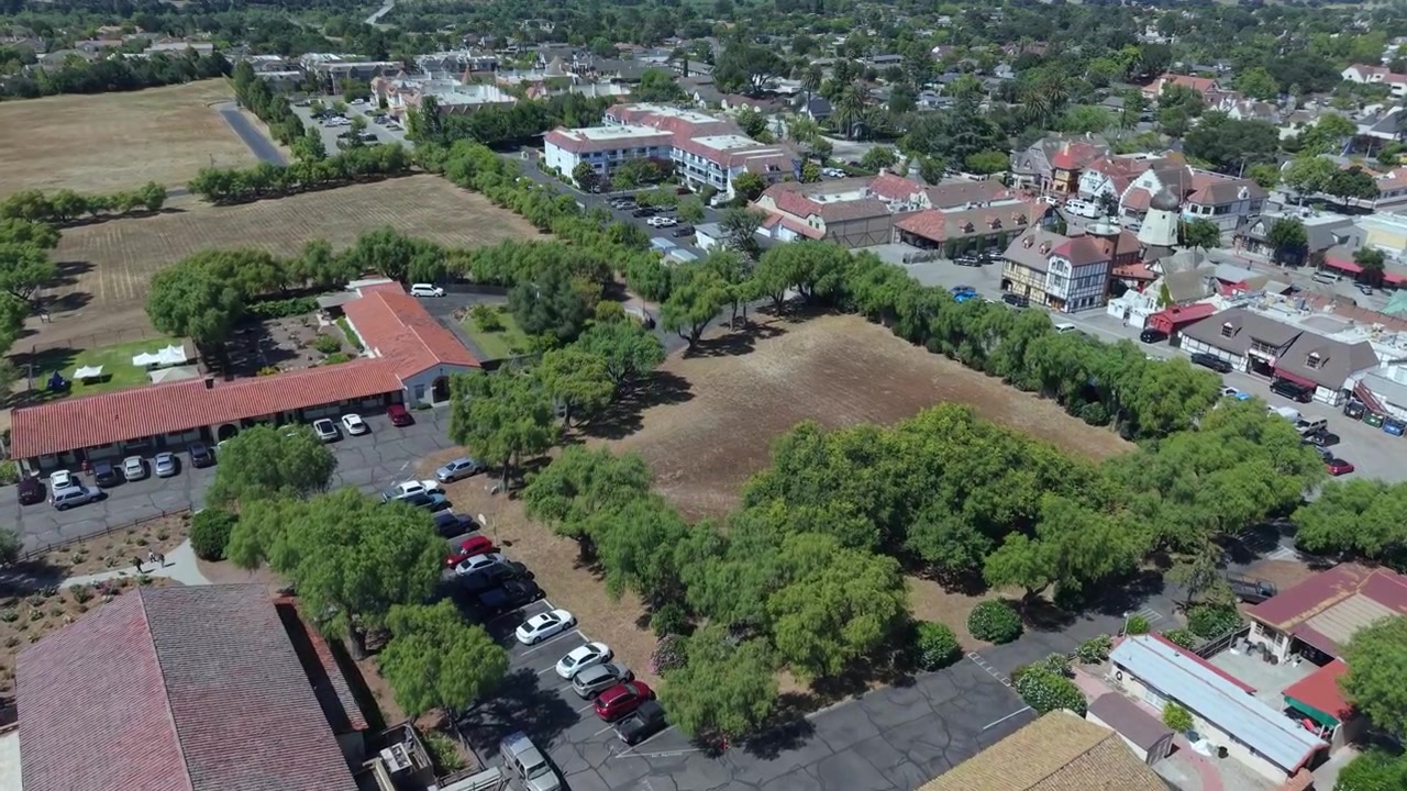 Ripresa aerea con drone della Missione a Solvang, California
