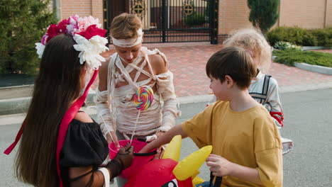 niños en Halloween