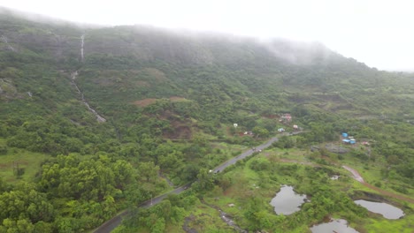 Presa-De-Bhushi-Lonavla-Disparo-De-Drones-Agua-Otoño-Niebla-En-Lluvia-Temporada-De-Lluvias