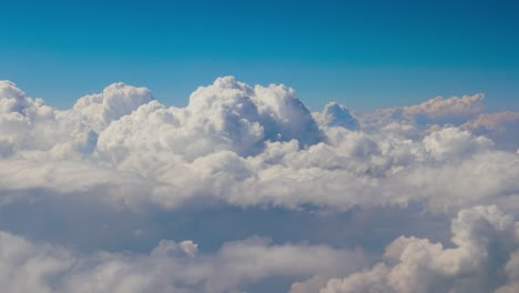 cielo azul con nubes vista a vista de pájaro