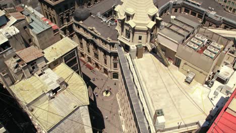 Dolly-in-slow-motion-aerial-view-of-New-York-street-with-the-Ariztia-building,-stock-exchange-and-Union-Club