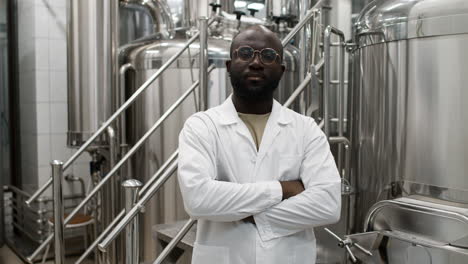 Man-posing-in-the-factory