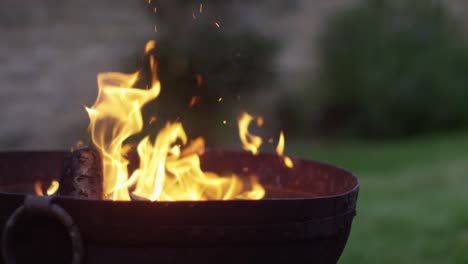 Logs-in-Fire-Pit-4K-02