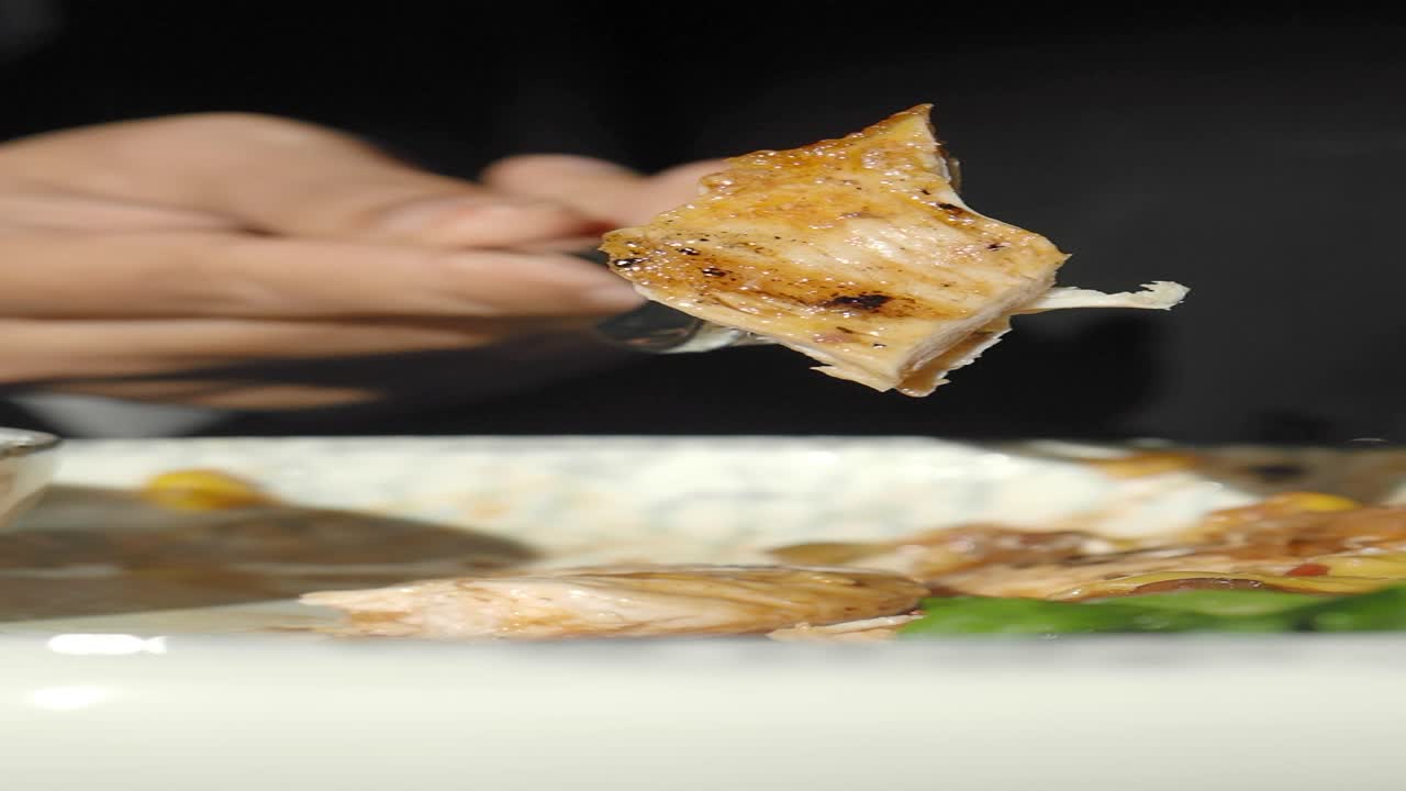 포크 위에 고기