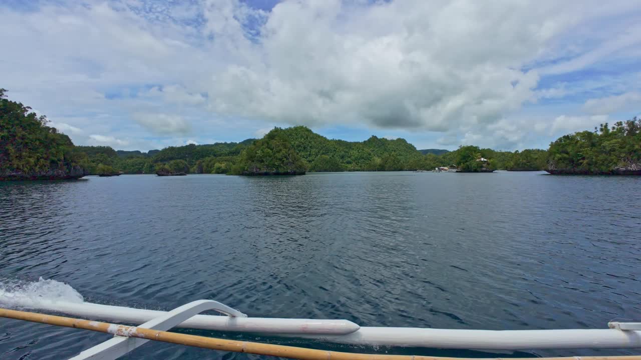 Island hopping tour around Dinagat island from the town of Magsaysay. Philippines