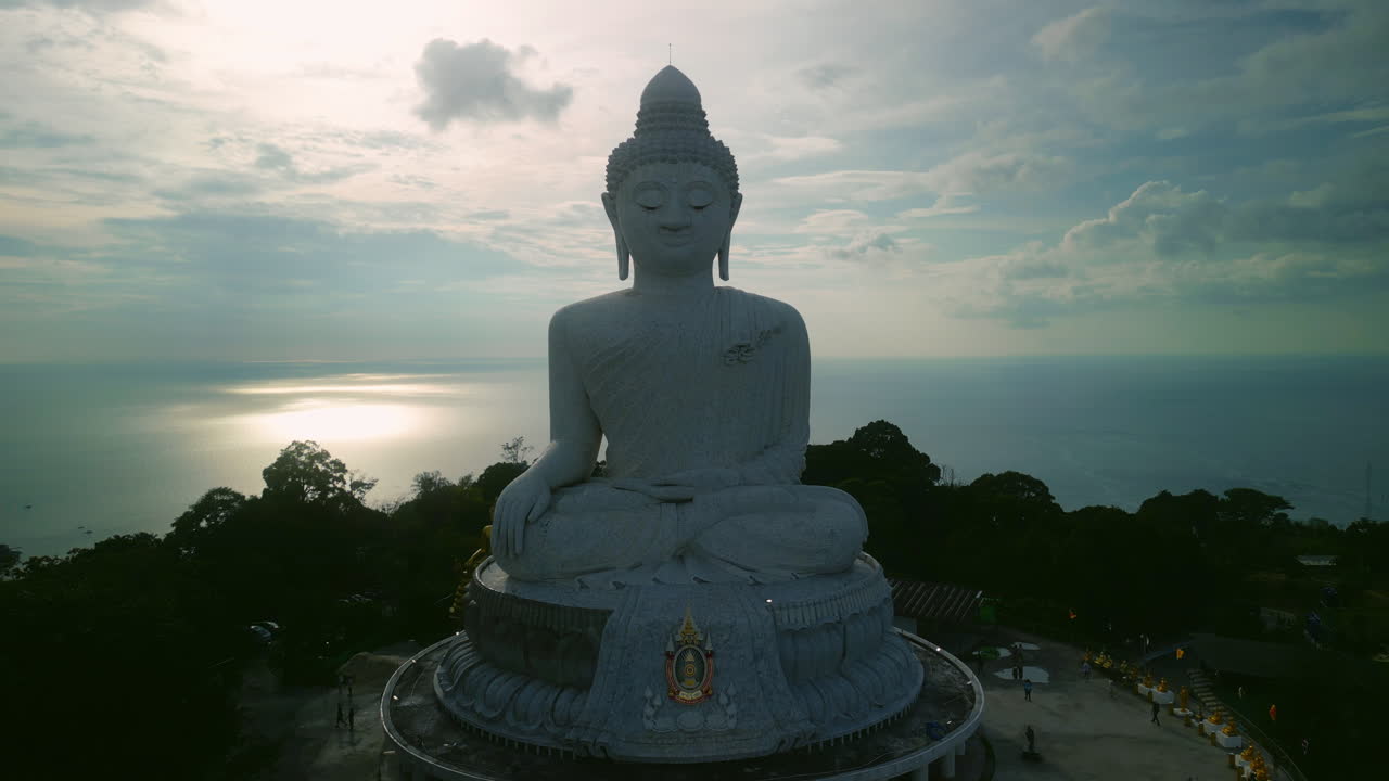 gran estatua de buda en phuket, tailandia