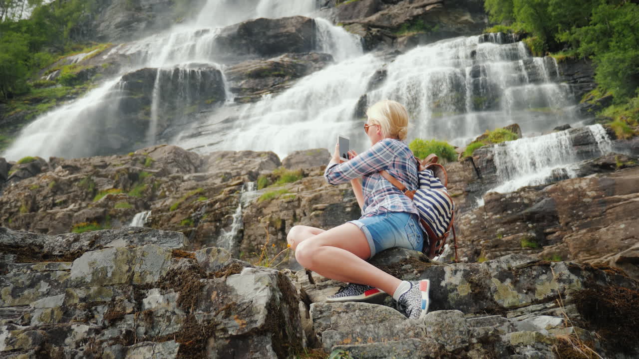 el turista fotografía la cascada más alta de noruega según la leyenda el agua de este agua