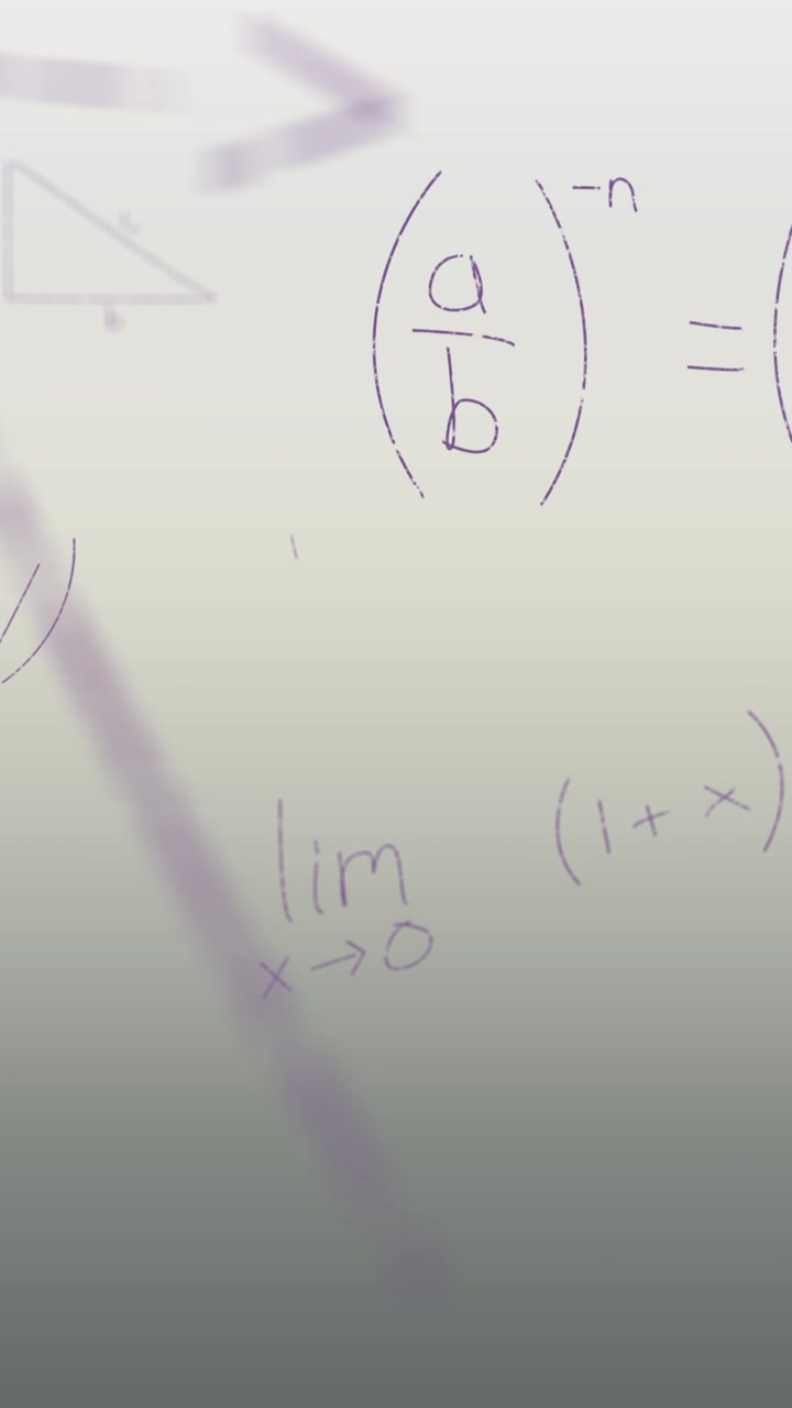Animazione di equazioni matematiche su sfondo bianco