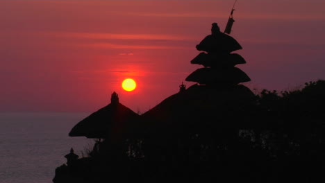 the pura tanah lot temple overlooks reflections in the ocean 1