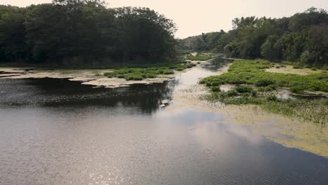 附屬河流系統通向馬斯基根湖