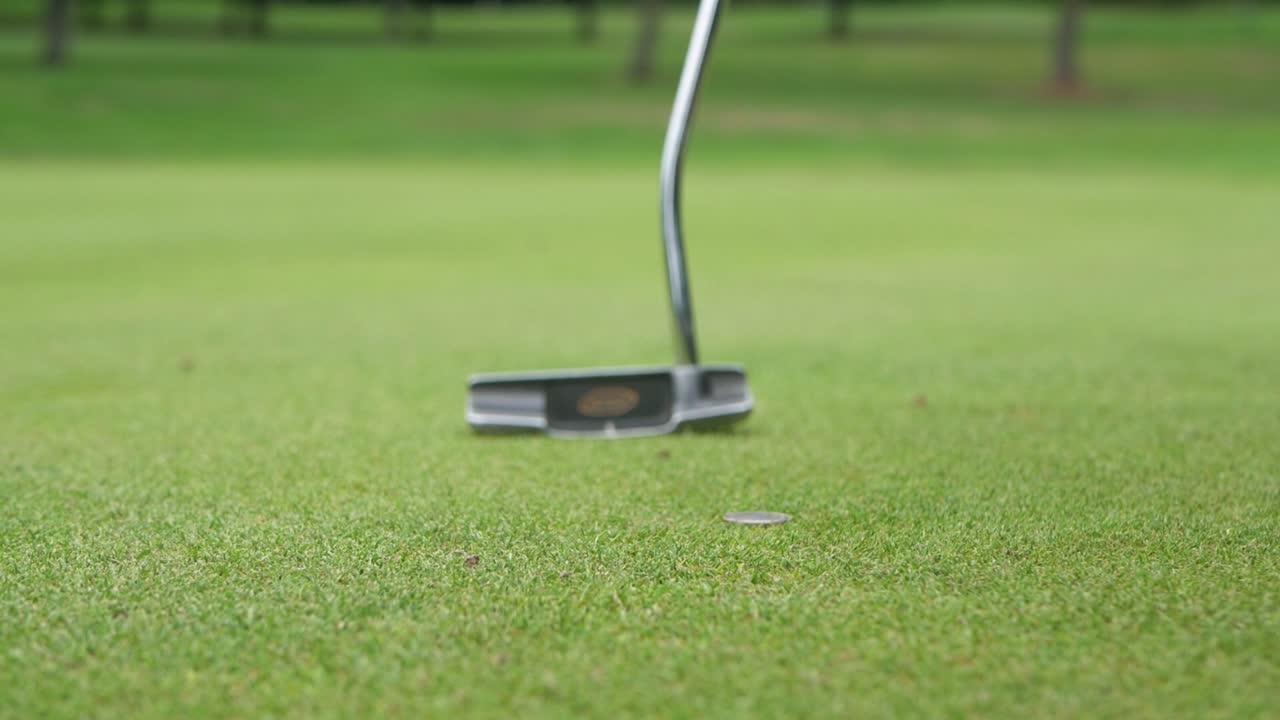 느린 동작, 선수가 공을 모으는 클로즈업