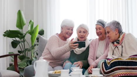 Teléfono,-Selfie-Y-Amigas-Mayores