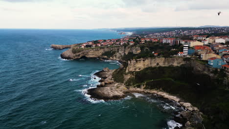 sile es una hermosa ciudad en el norte de turquía ubicada en un acantilado rocoso del mar negro