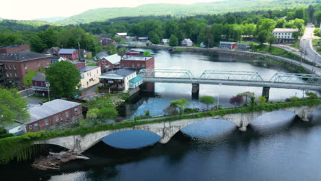 The-Bridge-of-Flowers-Connects-The-Towns-of-Shelburne-and-Buckland-In-Shelburne-Falls,-Massachusetts-USA