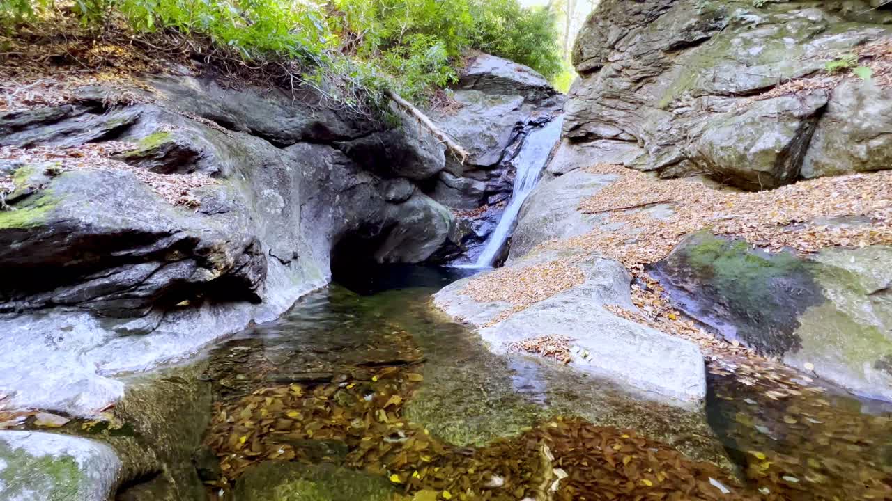 mitchell cae en el lado norte del monte mitchell, mt mitchell