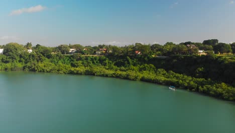 Reise-Durch-Mangroven-Während-Des-Sonnenaufgangs-In-Der-Nähe-Von-Mombasa,-Kenia