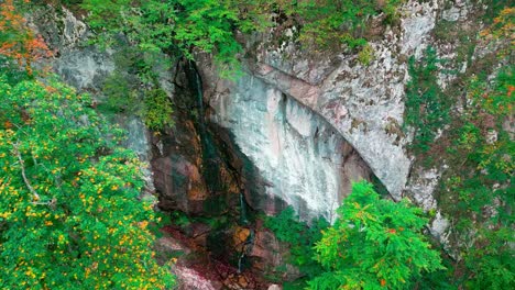 Wasserfall-In-Den-Bergen.-Springende-Divcibara