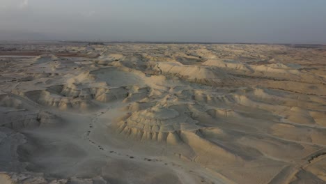 Ruhige-Aussicht-Aus-Der-Vogelperspektive-Der-Israelischen-Wüste,-Aufgenommen-Mit-Drohne
