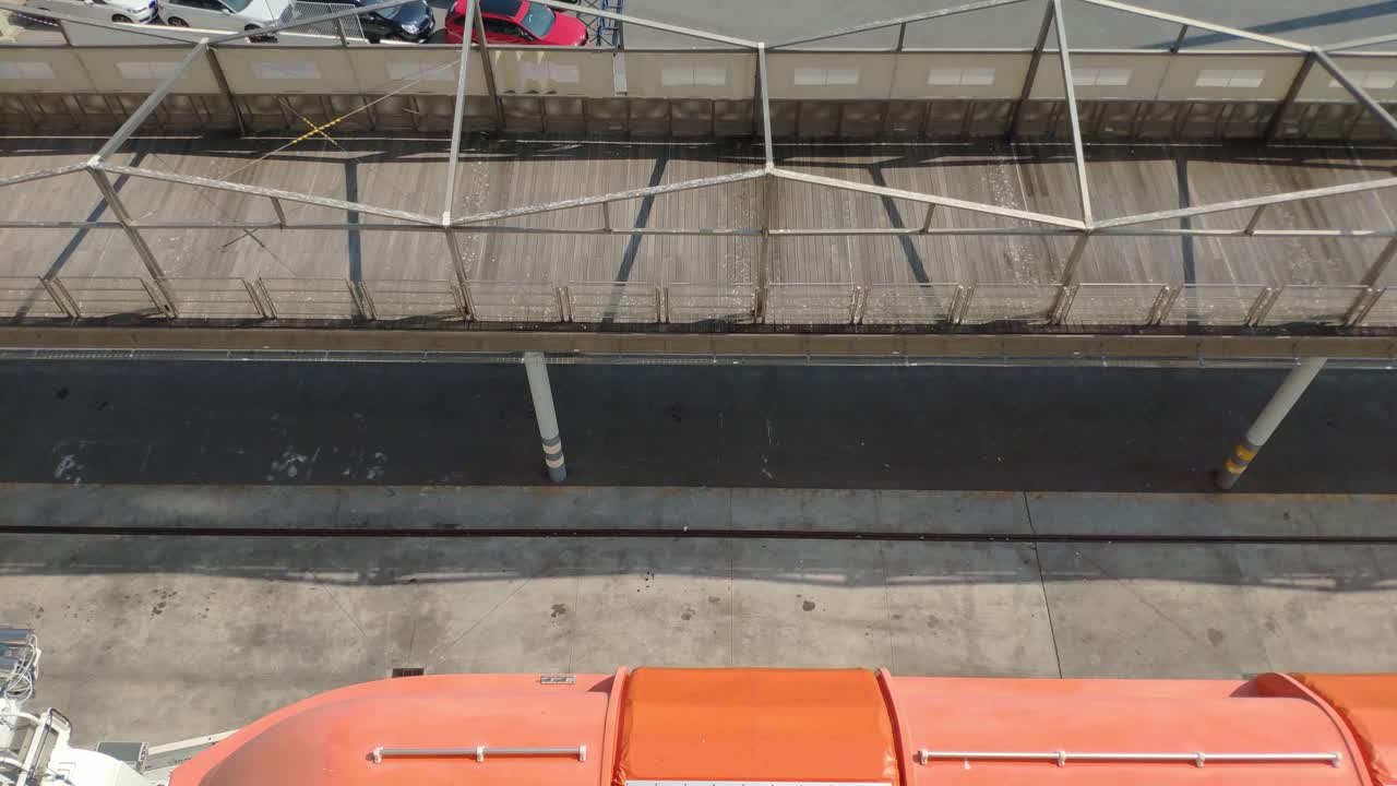 크루즈에서 틸팅 샷