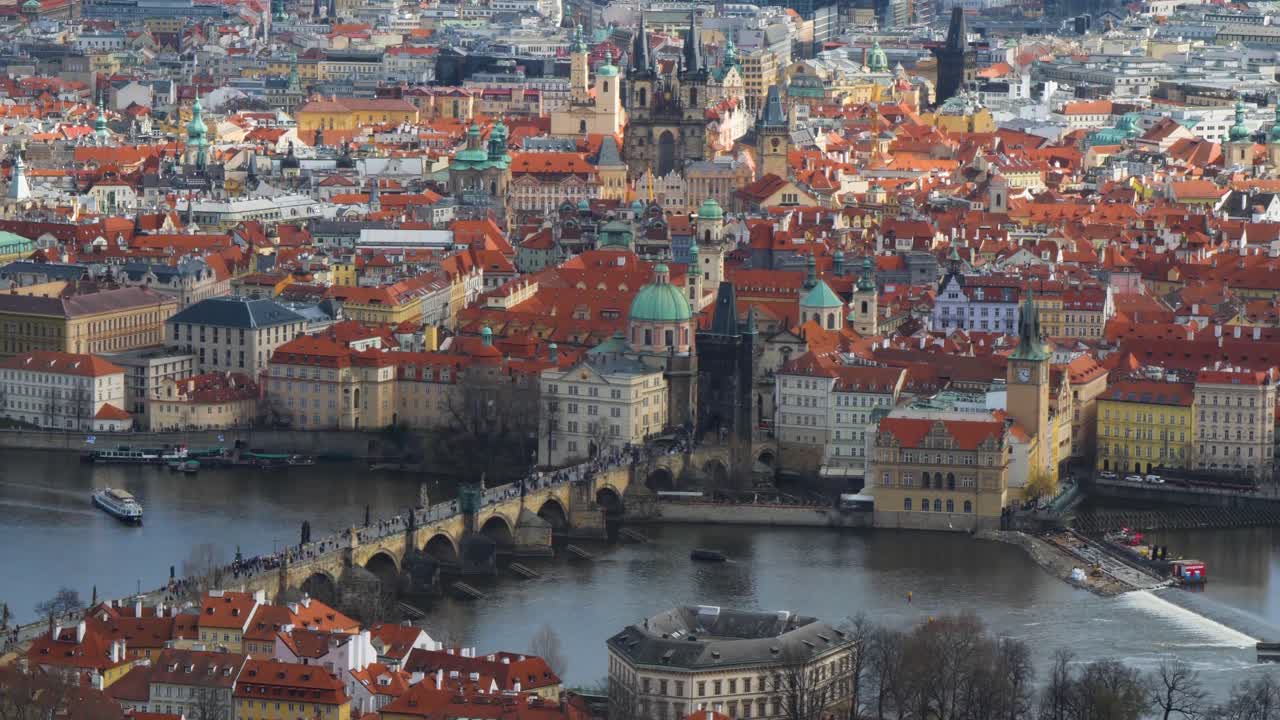 Fiume Moldava, Ponte Carlo e Città Vecchia di Praga, vista dalla Torre panoramica di Petřín.