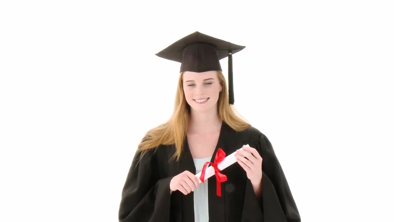 Adolescente che celebra la laurea