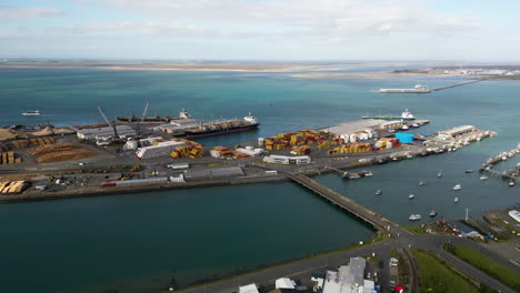 Suth-Port-Bluff,-El-Puerto-Comercial-De-Aguas-Profundas-Más-Al-Sur-De-Nueva-Zelanda,-Vista-Aérea